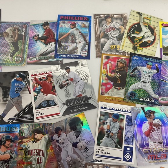 Assorted Baseball Trading Cards Collection - Picture 3 of 14